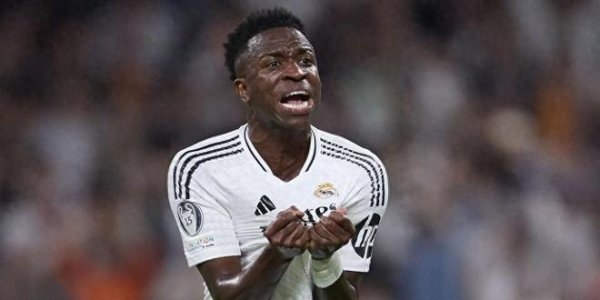 Phương tiện truyền thông Tây Ban Nha: Vinicius không hài lòng với sự sắp xếp chiến thuật của Alonso,