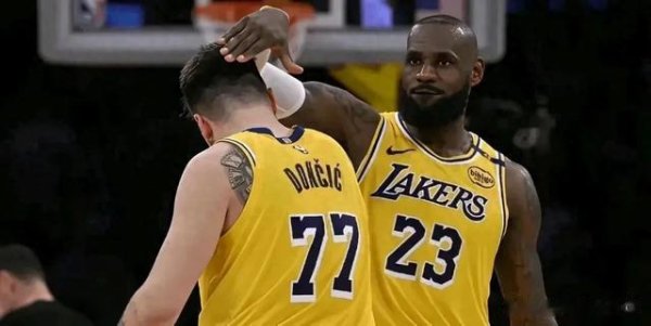 Lakers thực sự là Dongzi và Boss, nhưng họ vẫn tôn trọng James trên bề mặt