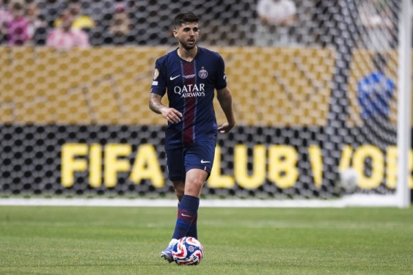 Phương tiện truyền thông Pháp: Berardo không thể hiện bất kỳ ý định rời khỏi đội, anh ấy rất hạnh ph