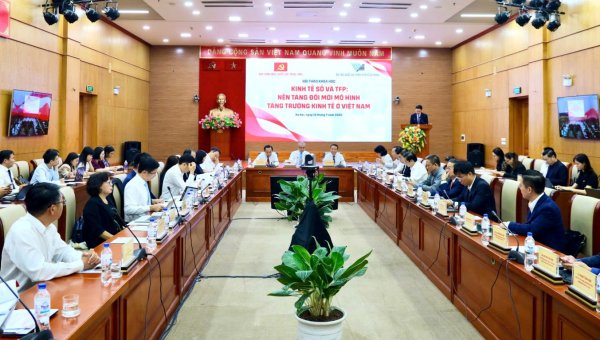 Việt Nam kêu gọi biến đổi khi năng suất tụt lại phía sau Singapore và Trung Quốc