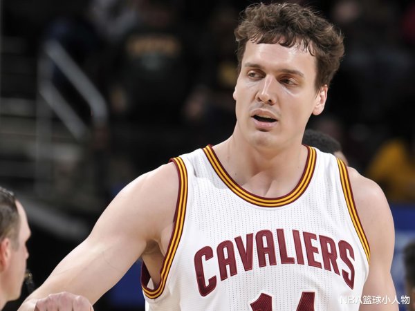 Sasha Cowan, Trung tâm Nga, người giành chức vô địch