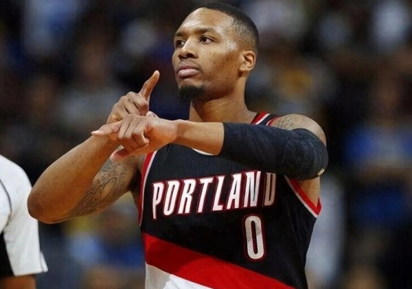 Lillard trở về cội nguồn của mình cho 42 triệu lá rơi trong ba năm! Thành phố nước mắt trở lại tinh 